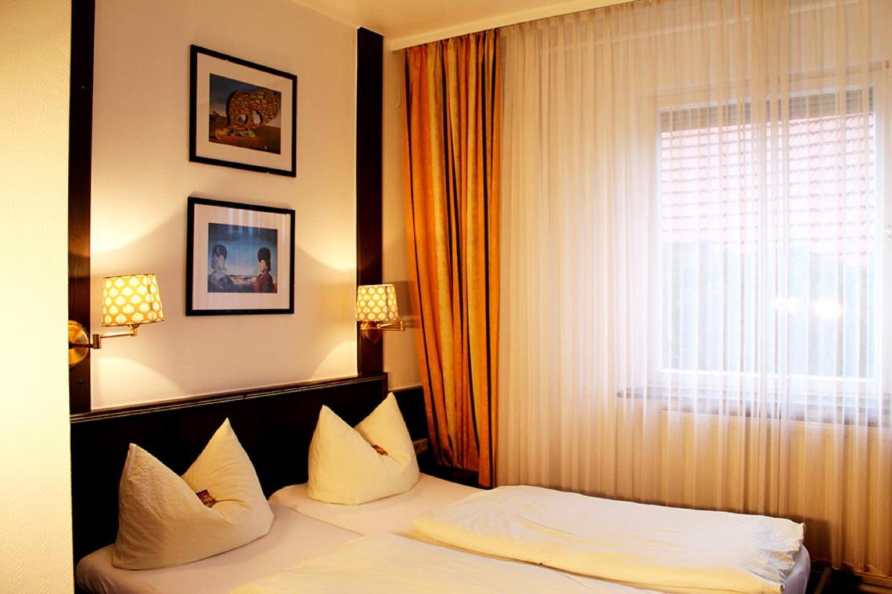 Hotel-Landgasthof Gruener Baum - Dittigheim 타우버비쇼프스하임 외부 사진