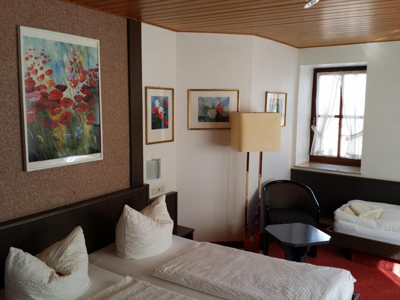 Hotel-Landgasthof Gruener Baum - Dittigheim 타우버비쇼프스하임 외부 사진