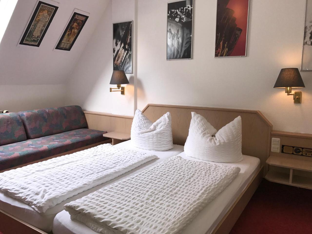 Hotel-Landgasthof Gruener Baum - Dittigheim 타우버비쇼프스하임 외부 사진