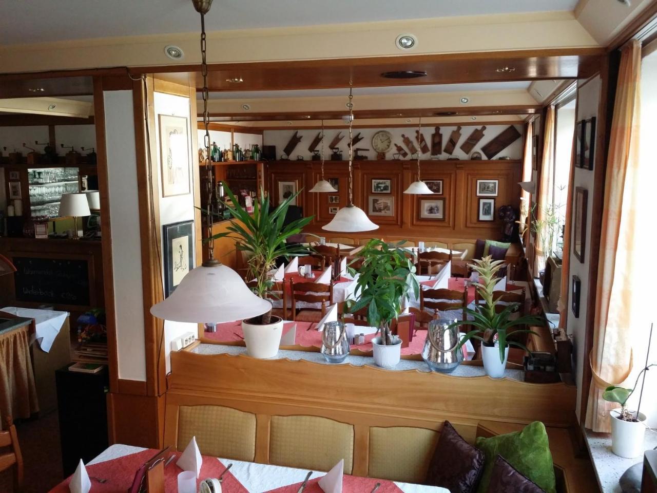 Hotel-Landgasthof Gruener Baum - Dittigheim 타우버비쇼프스하임 외부 사진
